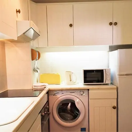 Apartament Sleeps 4 Air Con T480211 *