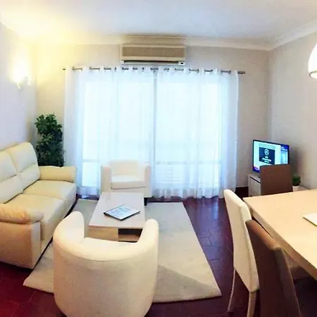 Sleeps 4 Air Con T480211 דירה
